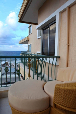 Imagen de la habitación del Hotel Riviera Beirut. Foto 10