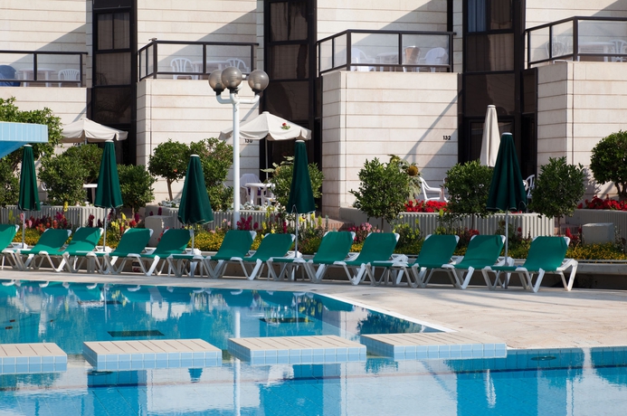 Imagen de la piscina del Hotel Riviera By Isrotel Collection. Foto 12