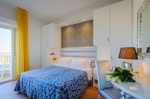 Imagen de la habitación del Hotel Riviera, Cervia. Foto 6