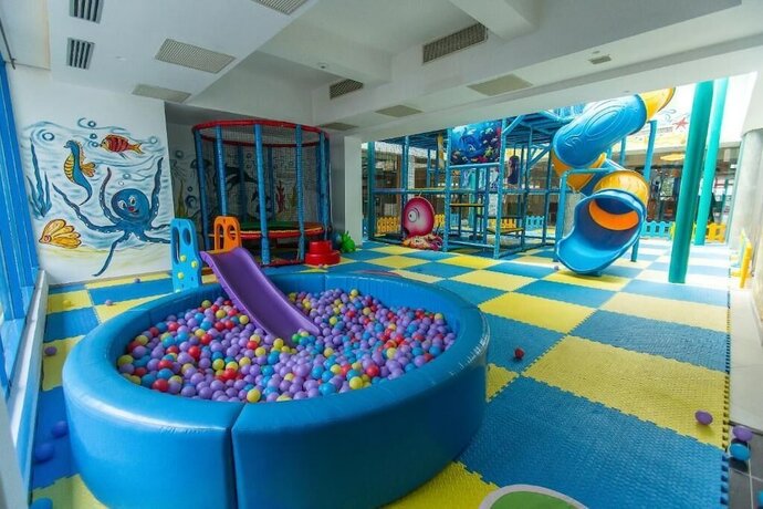 Imagen de los interiores del Hotel Riviera, Constanta. Foto 21