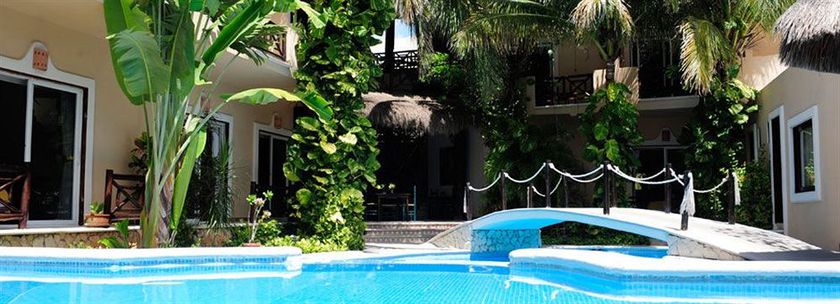 Imagen de la piscina del Hotel Riviera Del Sol. Foto 9