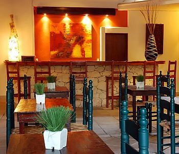 Imagen del bar/restaurante del Hotel Riviera Del Sol. Foto 3