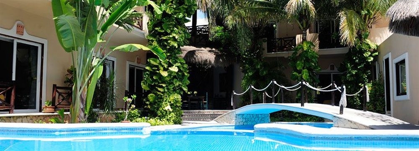 Imagen de la piscina del Hotel Riviera Del Sol. Foto 10