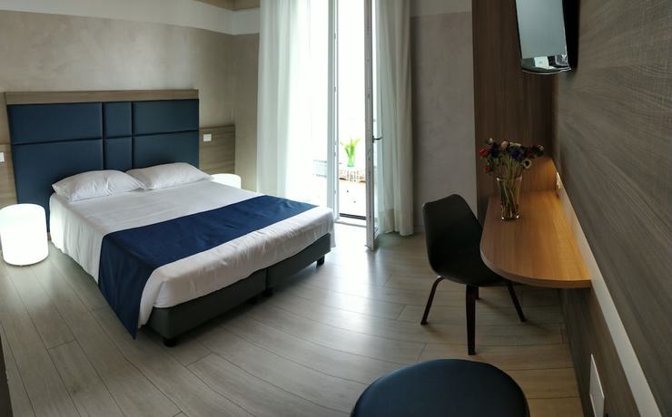 Imagen de la habitación del Hotel Riviera, Desenzano del Garda. Foto 7