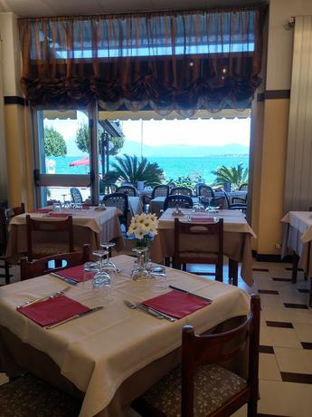 Imagen del bar/restaurante del Hotel Riviera, Desenzano del Garda. Foto 4