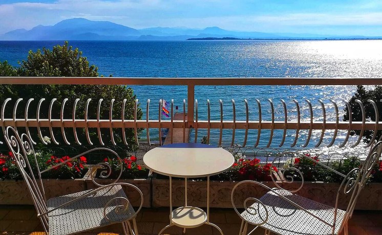 Imagen de la habitación del Hotel Riviera, Desenzano del Garda. Foto 15