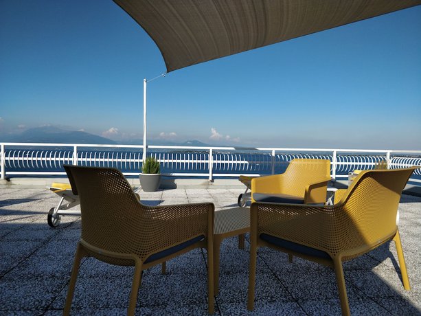 Imagen de los exteriores del Hotel Riviera, Desenzano del Garda. Foto 19