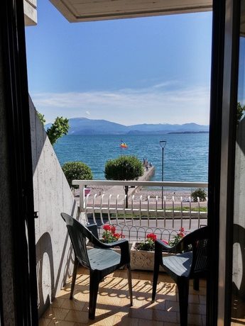 Imagen de la habitación del Hotel Riviera, Desenzano del Garda. Foto 18