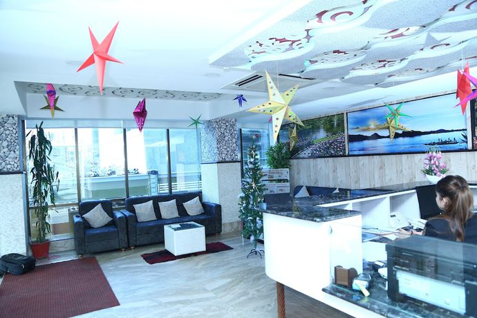 Imagen de los interiores del Hotel Riviera, Dispur. Foto 18