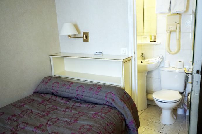 Imagen de la habitación del Hotel Riviera Elysées. Foto 11