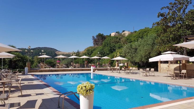 Imagen de la piscina del Hotel Riviera, Enna. Foto 13