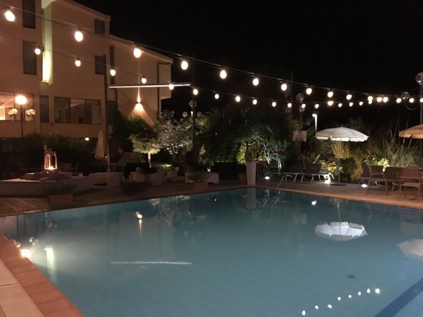 Imagen de la piscina del Hotel Riviera, Enna. Foto 14