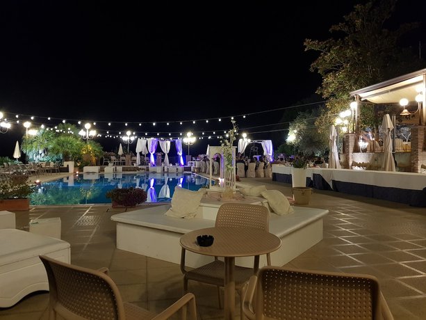Imagen de la piscina del Hotel Riviera, Enna. Foto 17