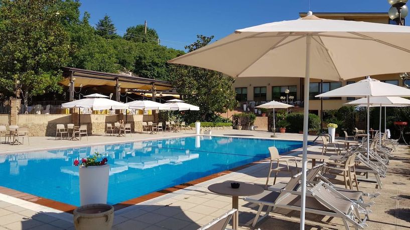 Imagen de la piscina del Hotel Riviera, Enna. Foto 20