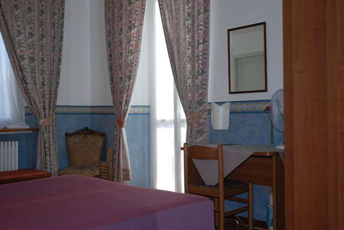 Imagen de la habitación del Hotel Riviera, Griante Cadenabbia. Foto 8