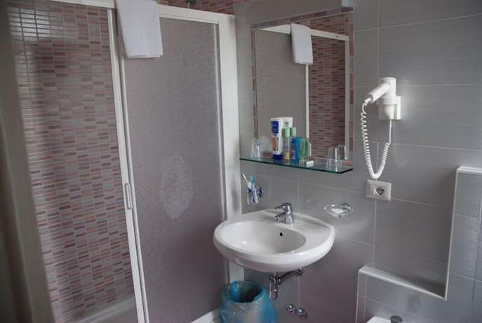 Imagen de la habitación del Hotel Riviera, Griante Cadenabbia. Foto 9