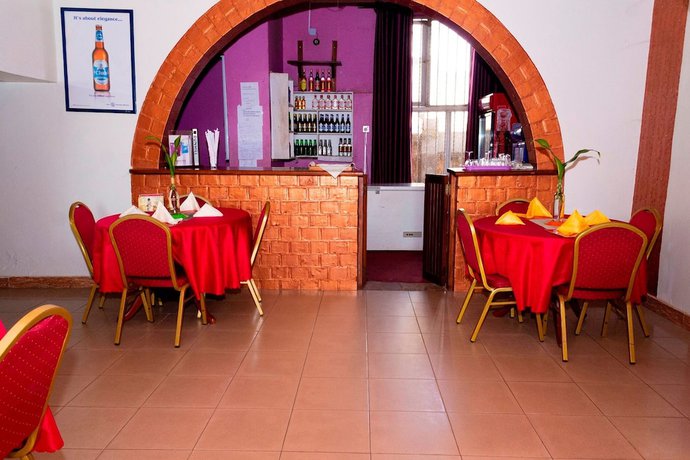 Imagen del bar/restaurante del Hotel Riviera Hoima. Foto 4
