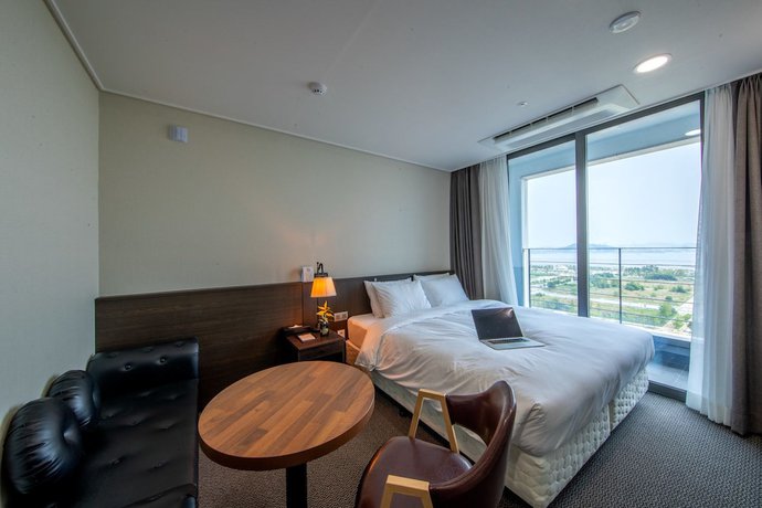 Imagen de la habitación del Hotel Riviera Incheon Airport Hotel. Foto 9