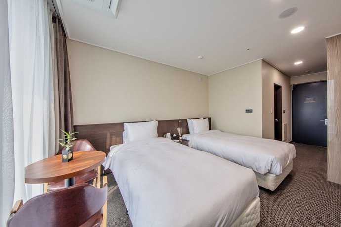 Imagen de la habitación del Hotel Riviera Incheon Airport Hotel. Foto 11