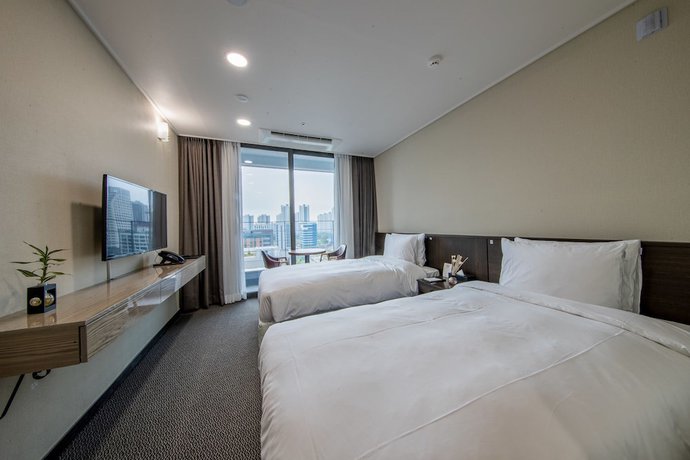 Imagen de la habitación del Hotel Riviera Incheon Airport Hotel. Foto 15