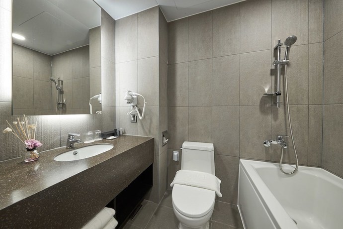 Imagen de la habitación del Hotel Riviera Incheon Airport Hotel. Foto 17