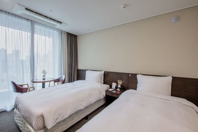Imagen de la habitación del Hotel Riviera Incheon Airport Hotel. Foto 18