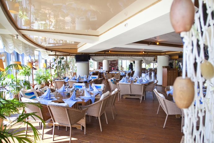 Imagen del bar/restaurante del Hotel Riviera, Kazan. Foto 2