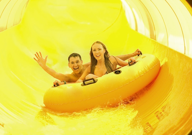 Imagen de la piscina del Hotel Riviera, Kazan. Foto 15