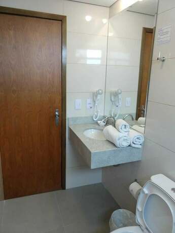 Imagen de la habitación del Hotel Riviera Lins. Foto 20