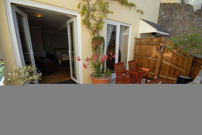 Imagen de los exteriores del Hotel Riviera Lodge. Foto 10