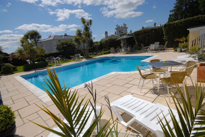Imagen de la piscina del Hotel Riviera Lodge. Foto 13