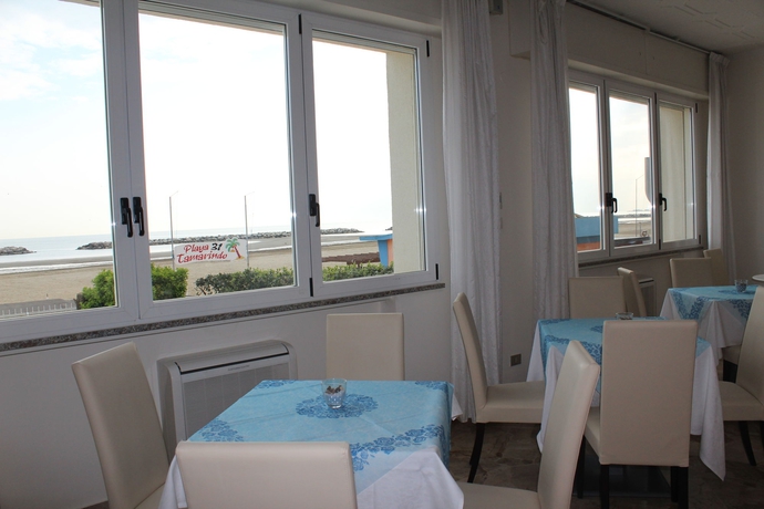 Imagen del bar/restaurante del Hotel Riviera Mare Beach Life. Foto 1