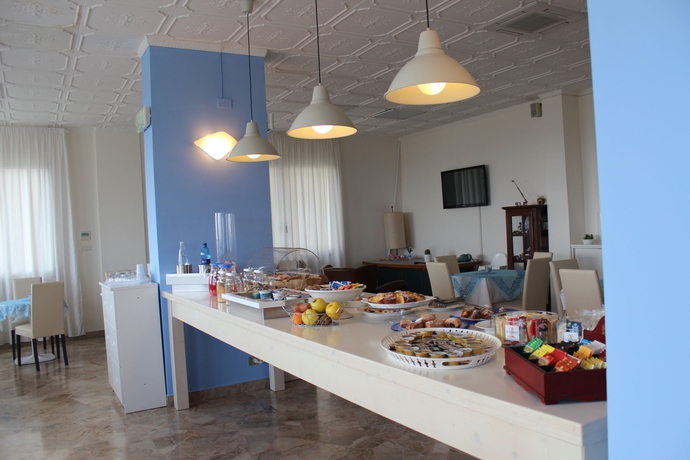 Imagen del bar/restaurante del Hotel Riviera Mare Beach Life. Foto 3