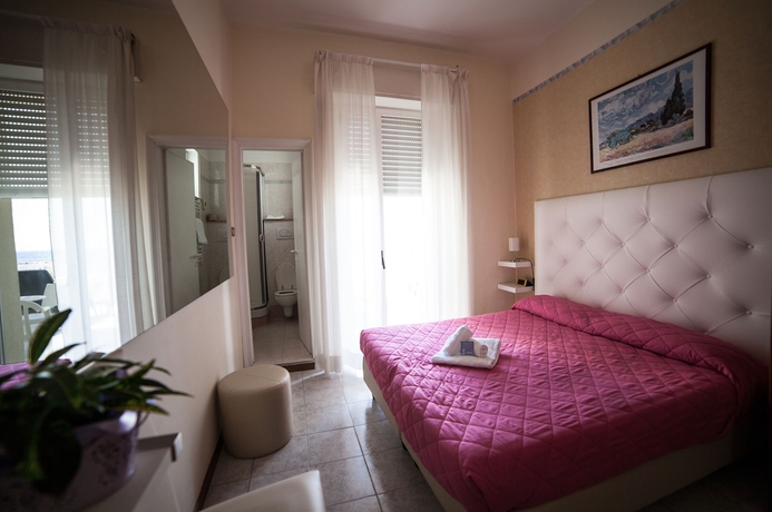 Imagen de la habitación del Hotel Riviera Mare Beach Life. Foto 9