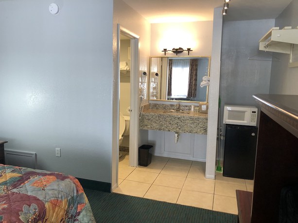 Imagen de la habitación del Hotel Riviera Motel. Foto 8