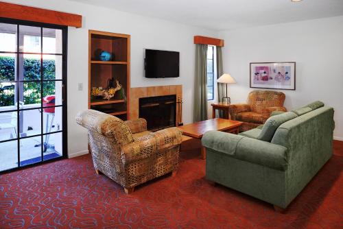 Imagen de la habitación del Hotel Riviera Oaks Resort. Foto 4