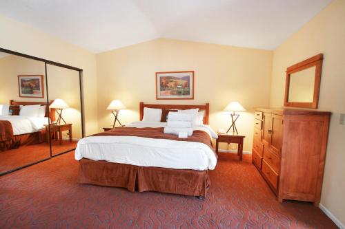 Imagen de la habitación del Hotel Riviera Oaks Resort. Foto 5