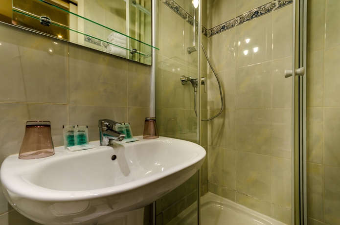 Imagen de la habitación del Hotel Riviera, París. Foto 12