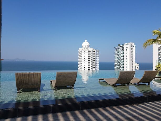 Imagen general del Hotel Riviera Pattaya Beach. Foto 7