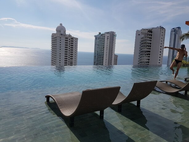 Imagen general del Hotel Riviera Pattaya Beach. Foto 11