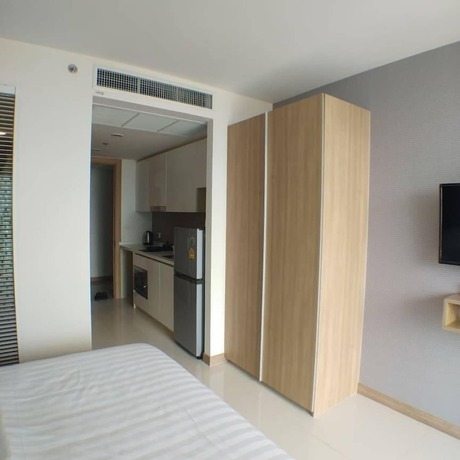 Imagen de la habitación del Hotel Riviera Pattaya Beach. Foto 20