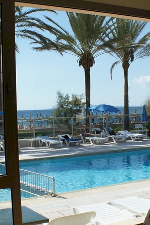 Imagen de la piscina del Hotel Riviera Playa. Foto 9