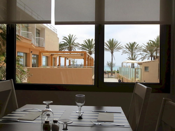 Imagen del bar/restaurante del Hotel Riviera Playa. Foto 3