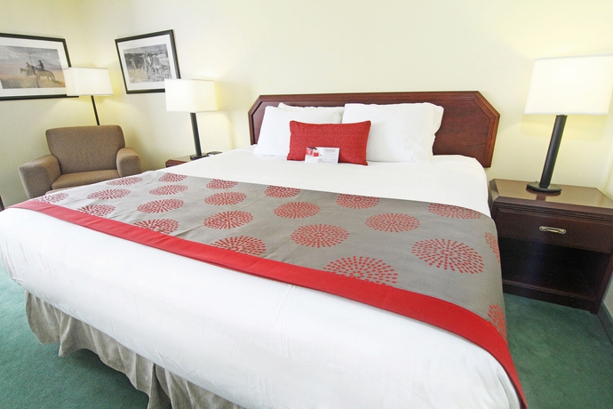 Imagen de la habitación del Hotel Riviera Plaza and Conference Centre Calgary Airport. Foto 7