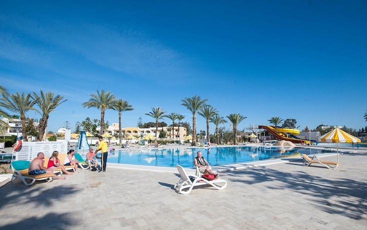 Imagen de la piscina del Hotel Riviera, Port El Kantaoui. Foto 15