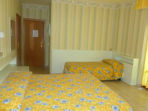 Imagen de la habitación del Hotel Riviera, Porto San Giorgio. Foto 4