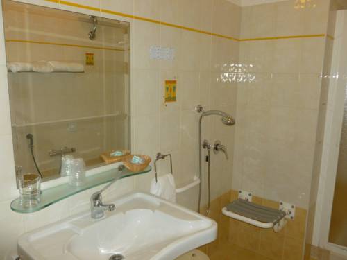 Imagen de la habitación del Hotel Riviera, Porto San Giorgio. Foto 5