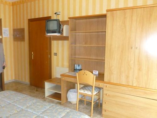 Imagen de la habitación del Hotel Riviera, Porto San Giorgio. Foto 7