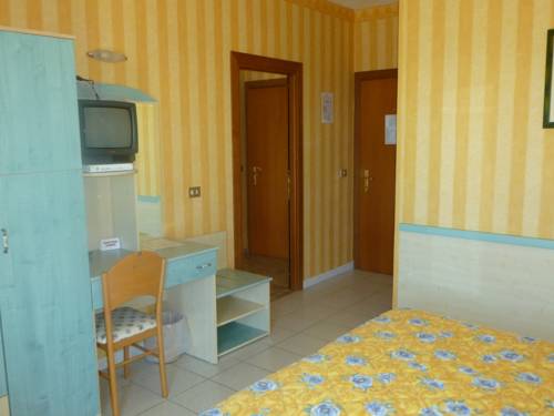 Imagen de la habitación del Hotel Riviera, Porto San Giorgio. Foto 8