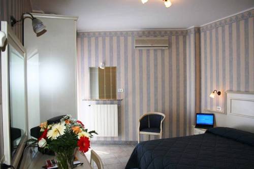 Imagen de la habitación del Hotel Riviera, Porto San Giorgio. Foto 14